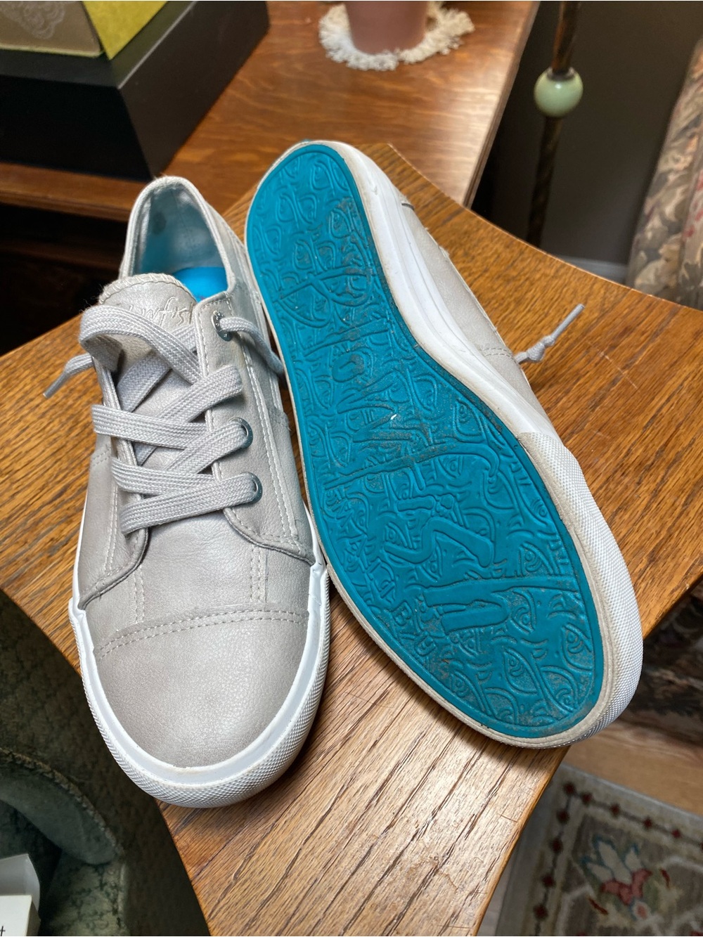 Casual Lace-Up Sneakers in Light Gray with Teal Soles